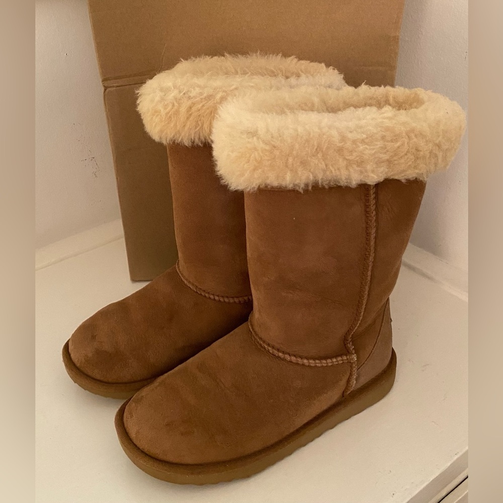 UGG Classic Tall II Boot size 4 Chestnut